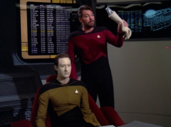 Riker_removes_Data's_arm